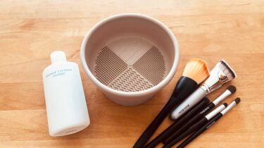 3coinsのメイクブラシクリーナーは「洗う・干す・収納する」が1つでできる優れもの
