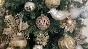 クリスマスツリーのオーナメントを買い替え。おしゃれツリーに大満足。